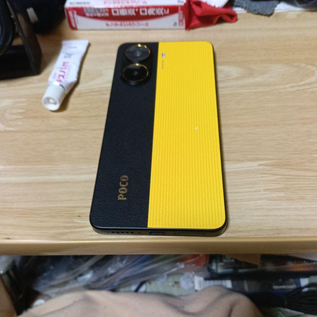 POCO X7 Pro イエローとグリーン 8GB RAM 256GB ROM