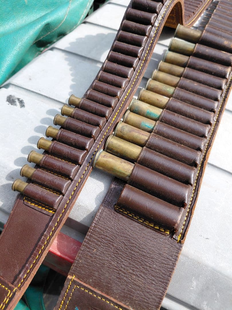 弾丸ベルト　レザーショットガン用弾薬ベルト