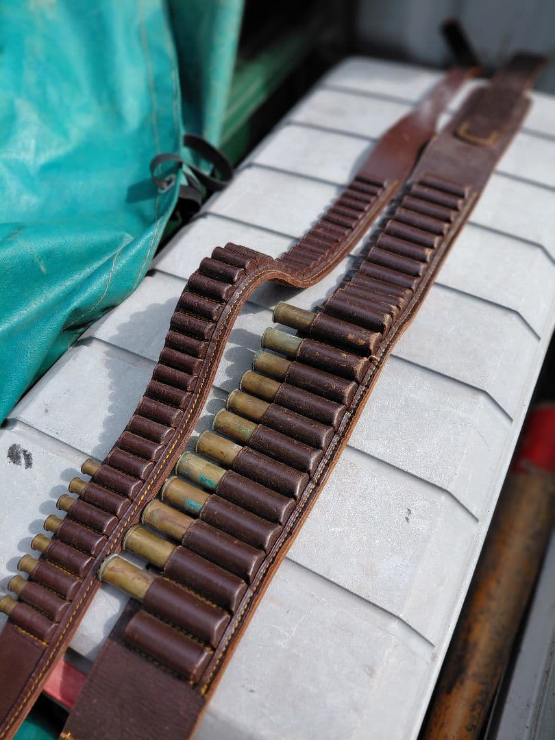 弾丸ベルト　レザーショットガン用弾薬ベルト