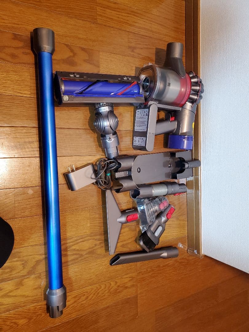 在庫処分の為最終値下げしました Dyson V8 分解清掃動作確認済