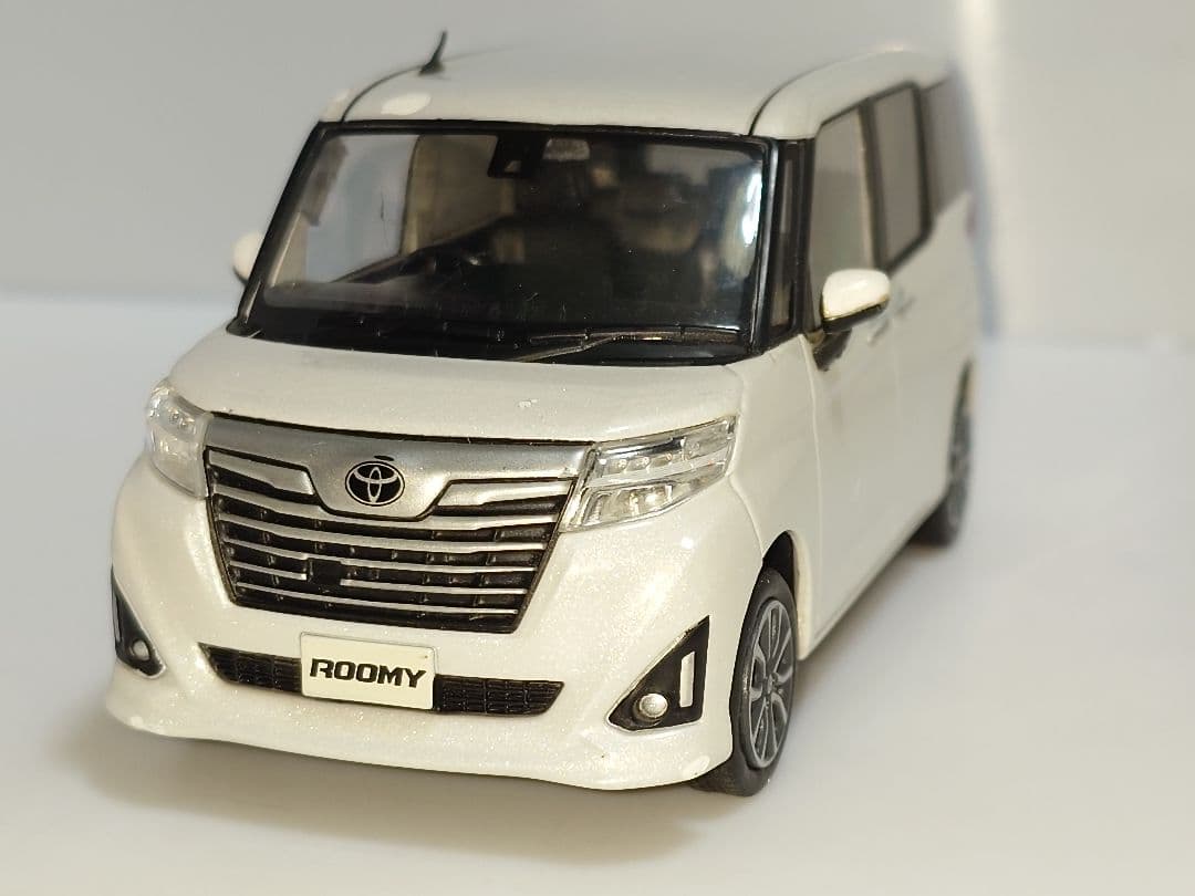 トヨタ ルーミー カラーサンプル ホワイトパール 1/30 ミニカー