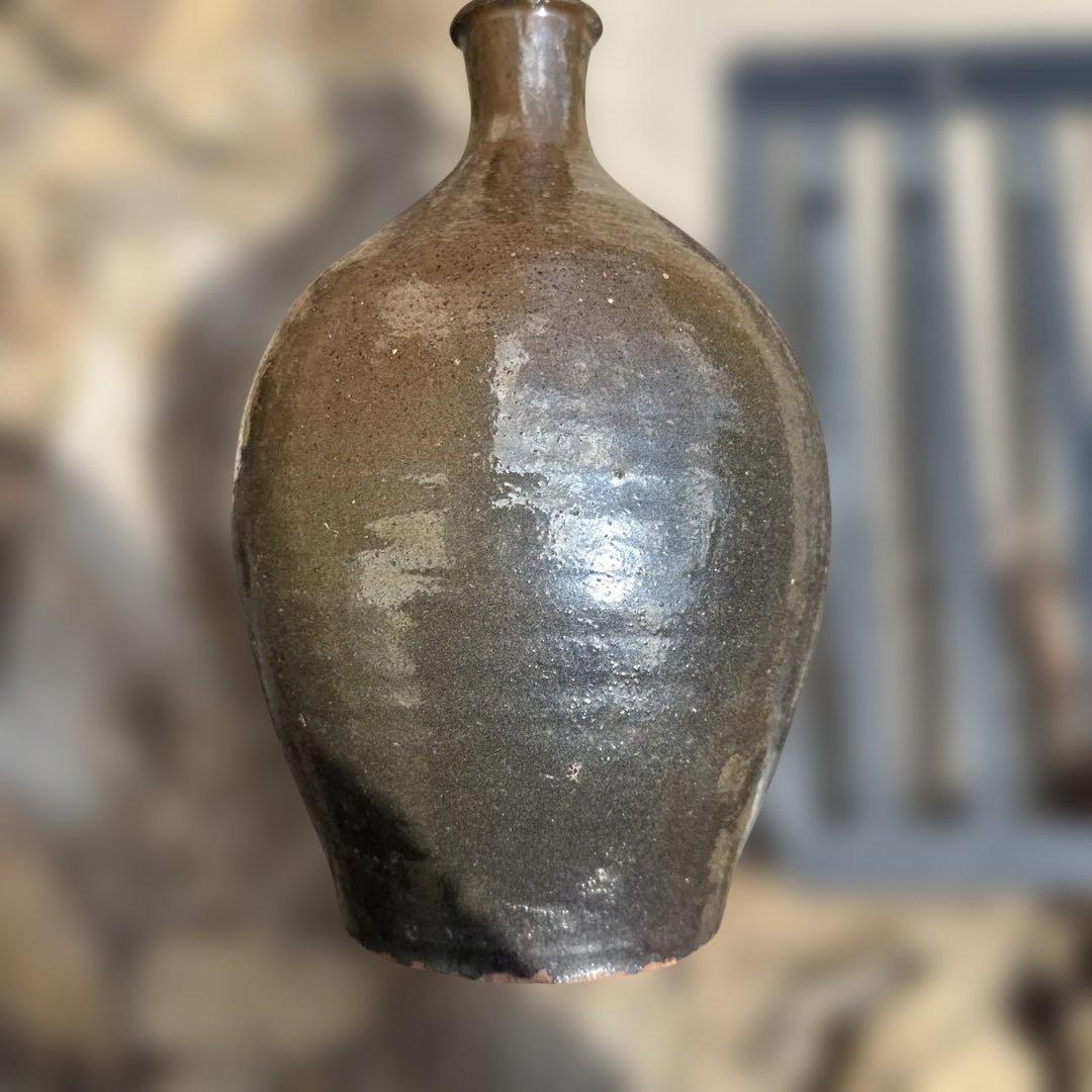 茶色の陶器ボトル高さ約２５、最大径約１６、底径１０.4、口内径約2.４センチ