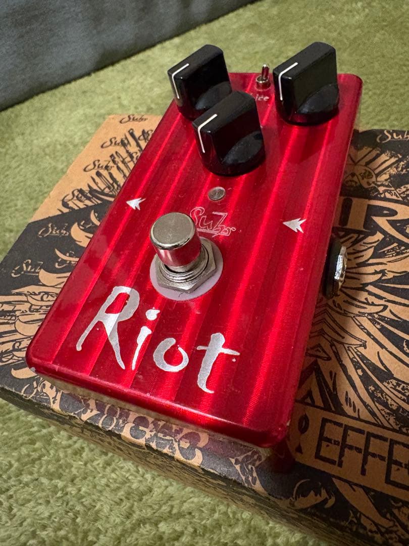 Suhr Limited Edition Crimson Riot 500台限定