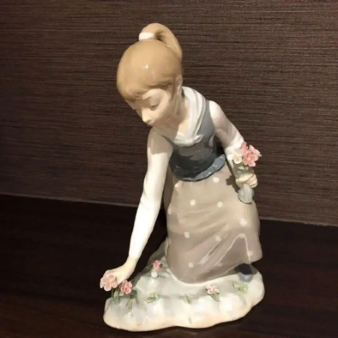 正規品・難あり・リヤドロ・LLADRO絶版No.31  花を摘む少女