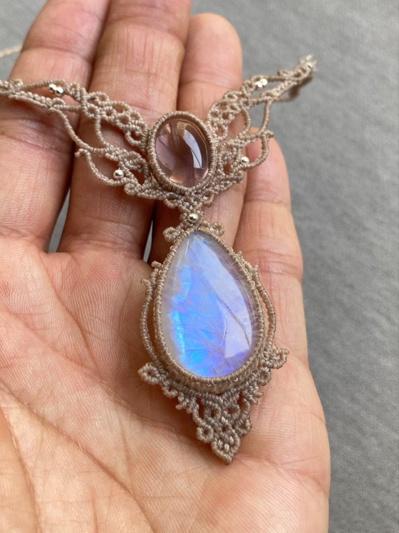 レインボームーンストーン　アメジスト　マクラメネックレス