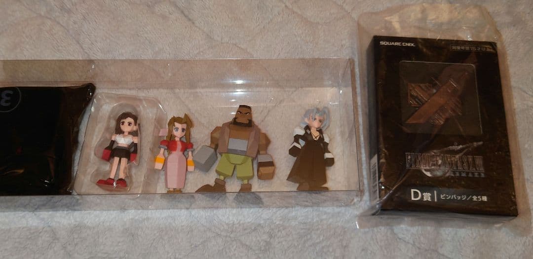 FF7 リメイク くじ G賞 ミニフィギュア 5種 ＋ D賞 ピンバッジ セット