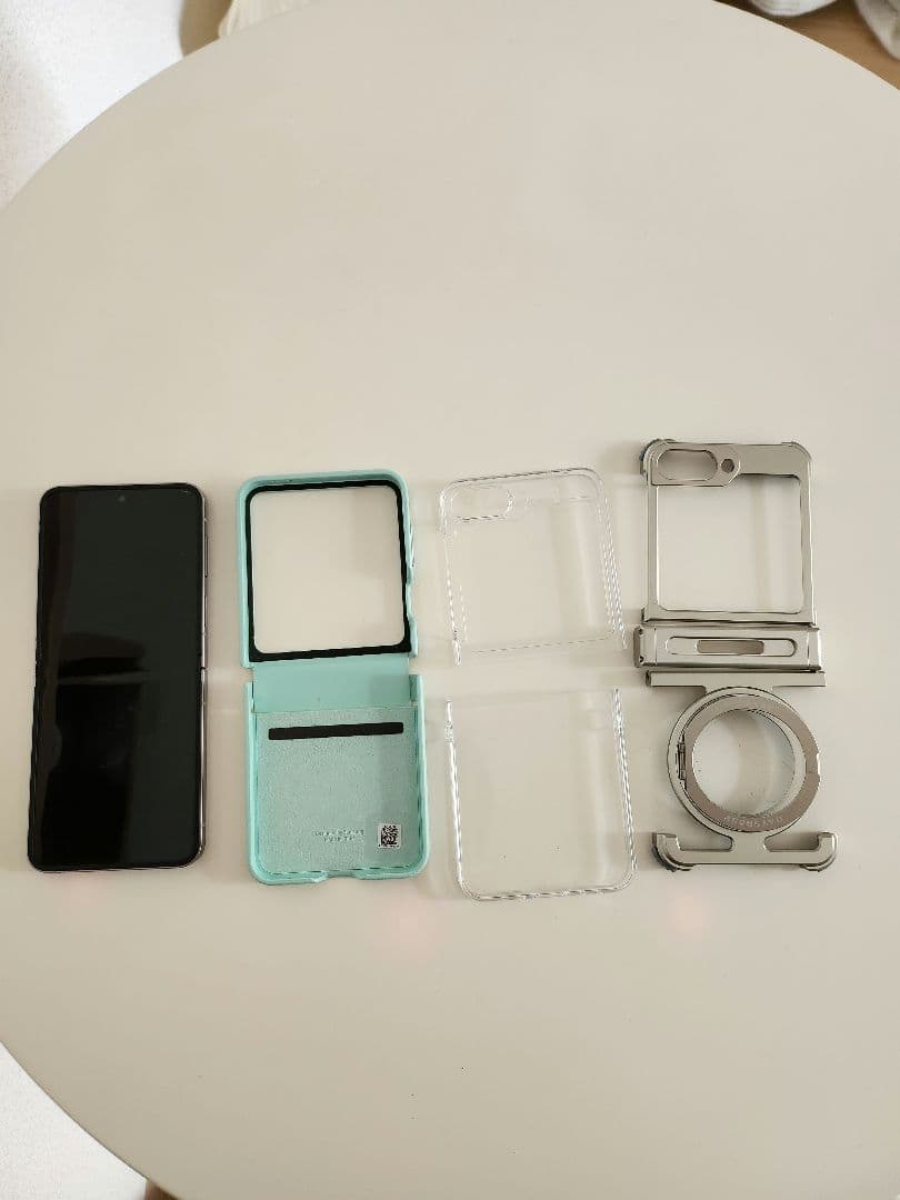 Samsung Galaxy Z Flip6 本体 シルバー 512GB[美品]