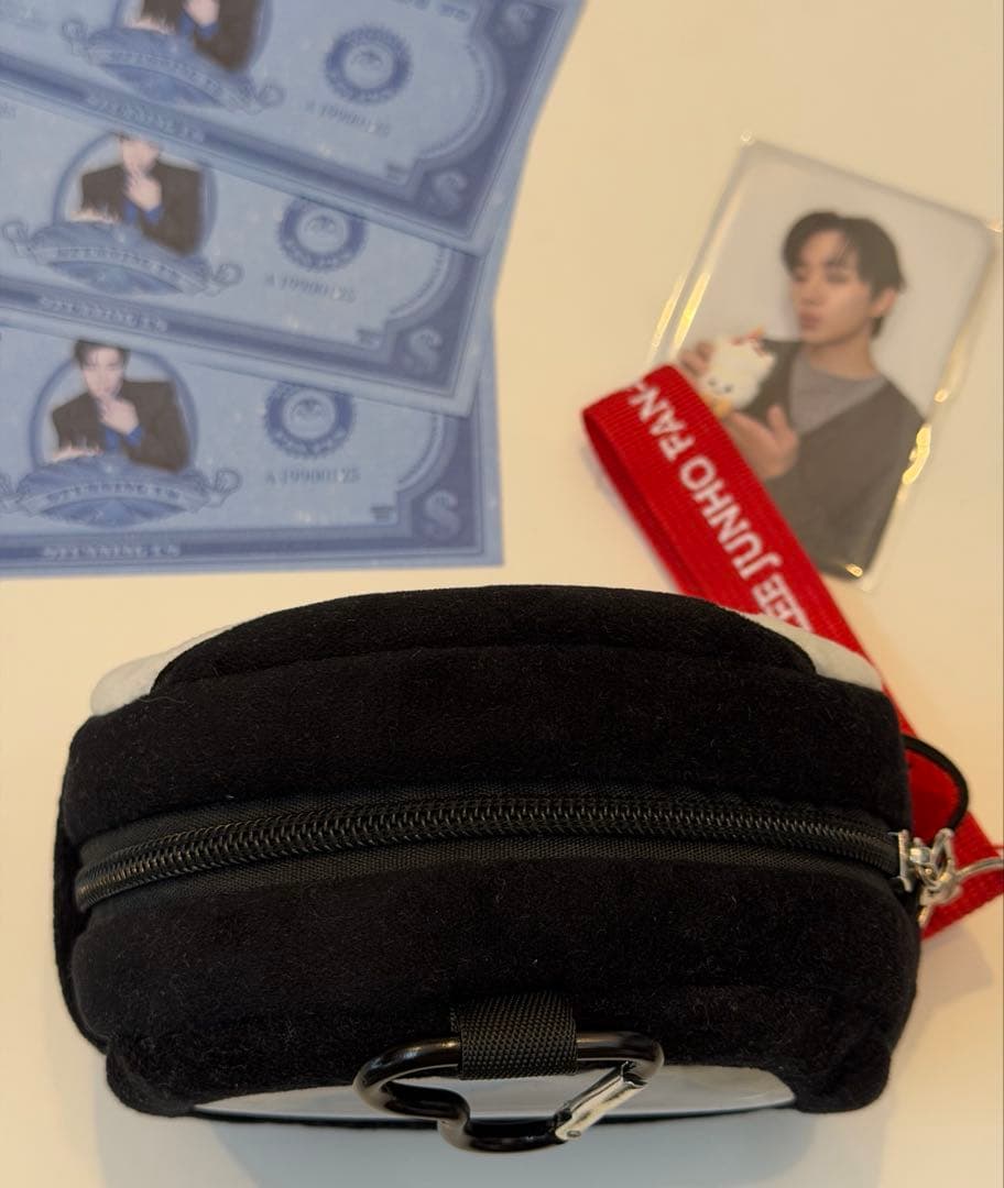 LEE JUNHO ペンペン　ポーチ