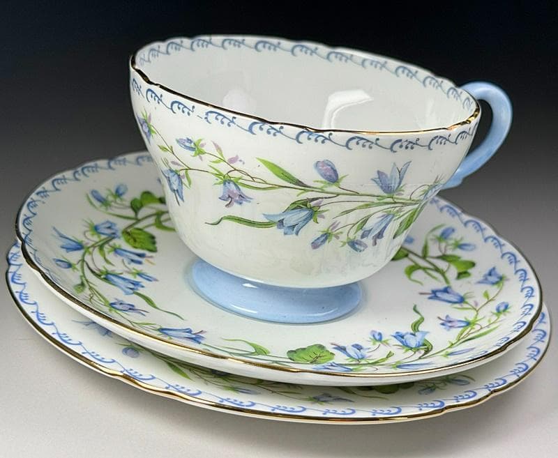 アンティーク シェリー 金彩 【ヘアベル】 キャビネットトリオ カップソーサー