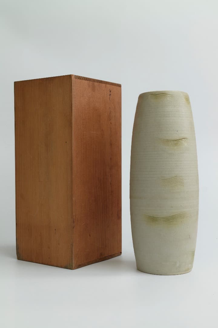 陶器製花瓶 [ 柳の模様 ]