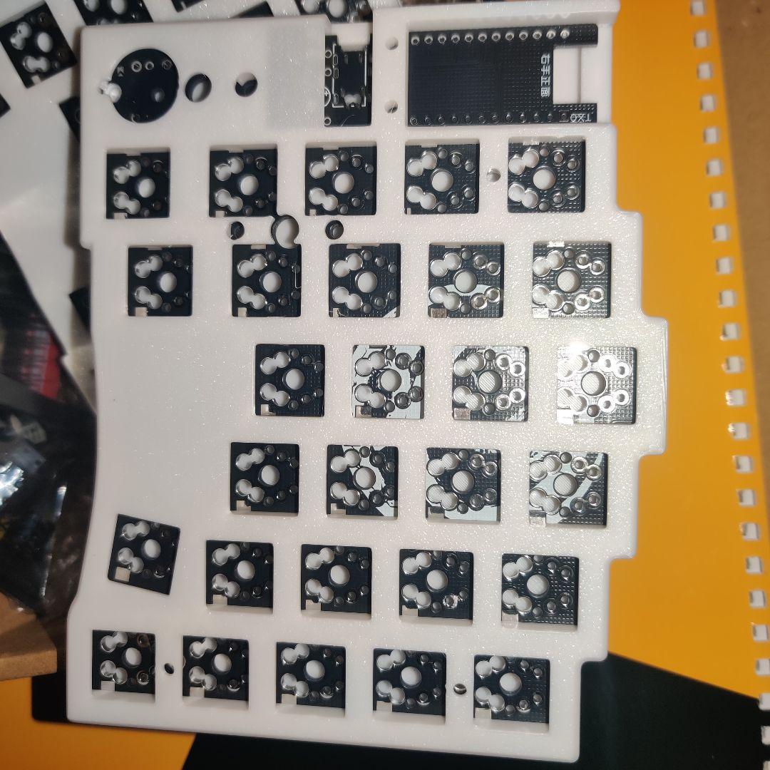 白いの！ トラックポイント付 分割キーボードキット 自作キーボード 要はんだ付け