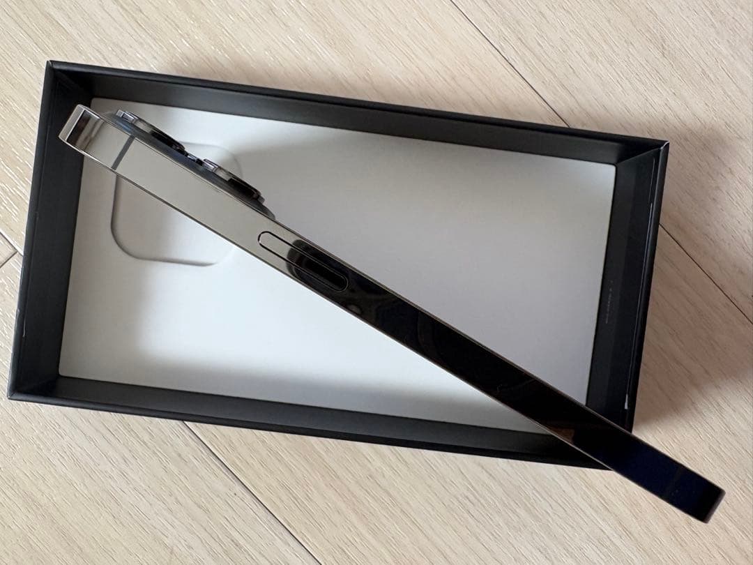 iPhone 13 pro 100% バッテリー　simフリー　ほぼ新品