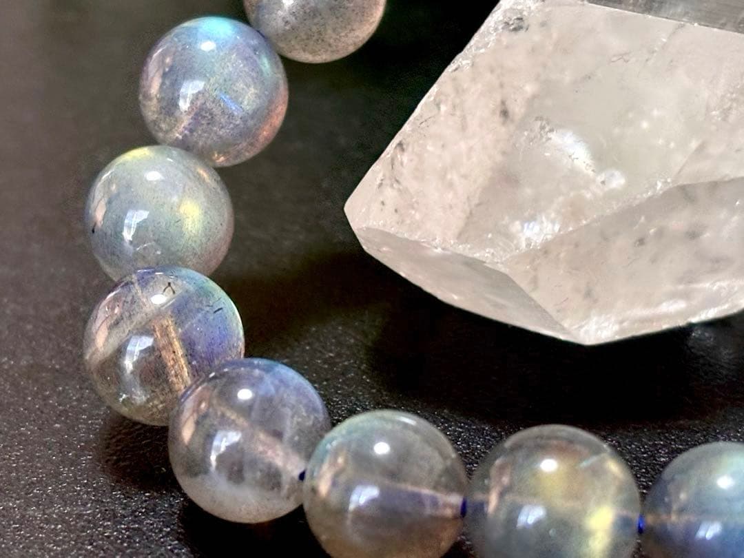 究極品質　神秘的な輝き　幻のオーロラブルーラブラドライトのブレス　10.8㎜