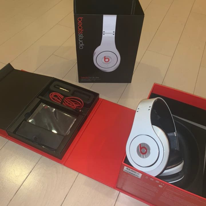 Beats studio ヘッドフォン ホワイト 箱、付属品あり