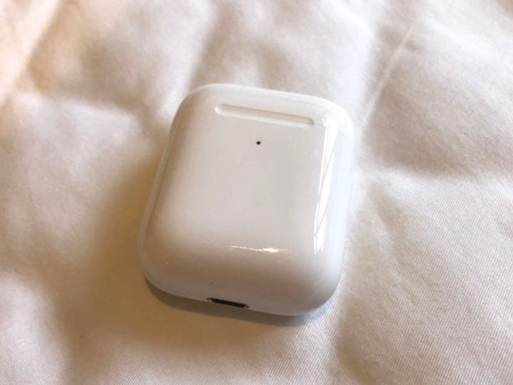 Apple AirPods充電ケース（ワイヤレス充電可能）※ケースのみ