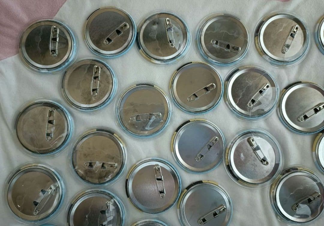 すとぷり　るぅと　缶バッチ　すとめも9　水着