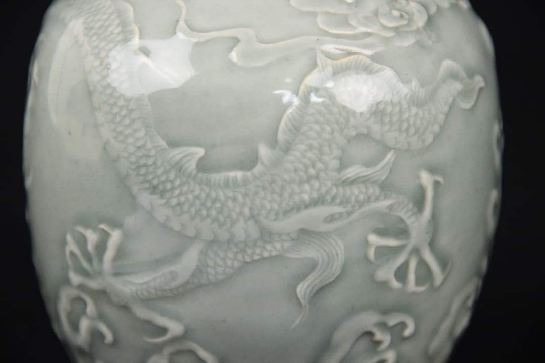 中国美術 宋　明 龍泉窯 青磁 陽刻龍紋 瓶 古磁器 時代品 ENM23-4