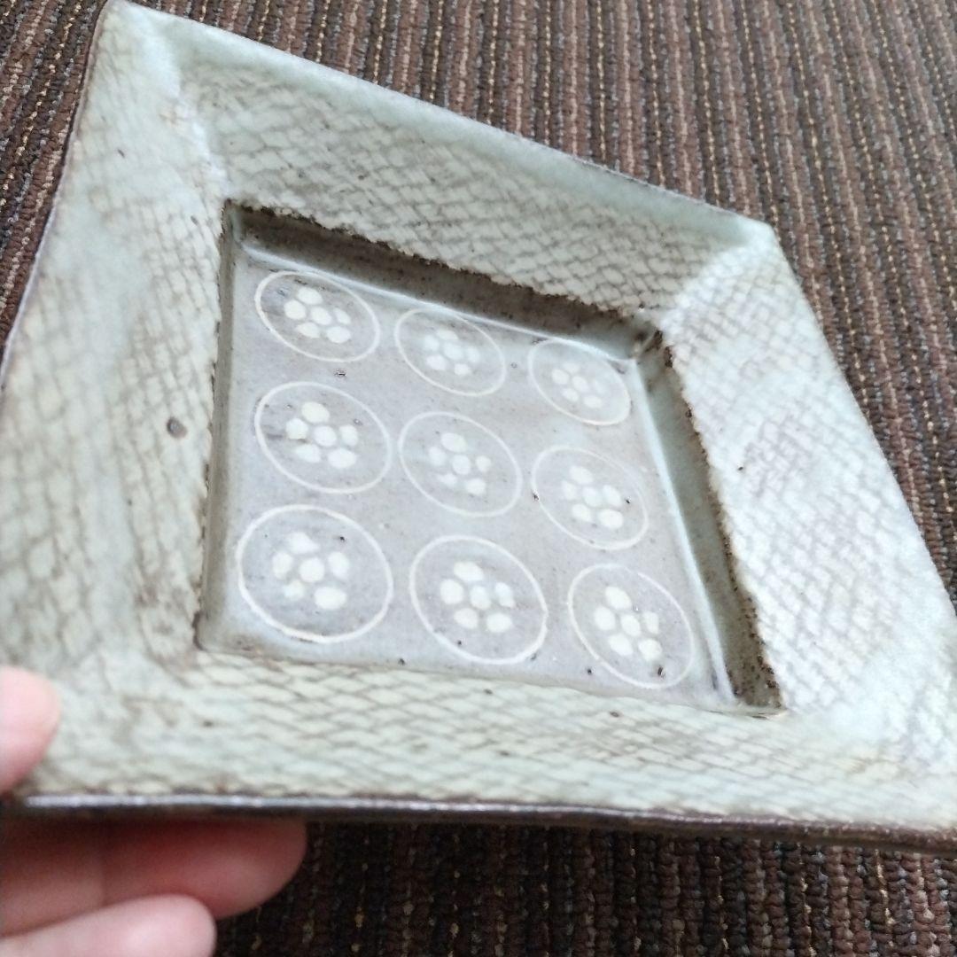 人間国宝　島岡達三　益子焼　地釉象嵌梅文　角皿　箱なし