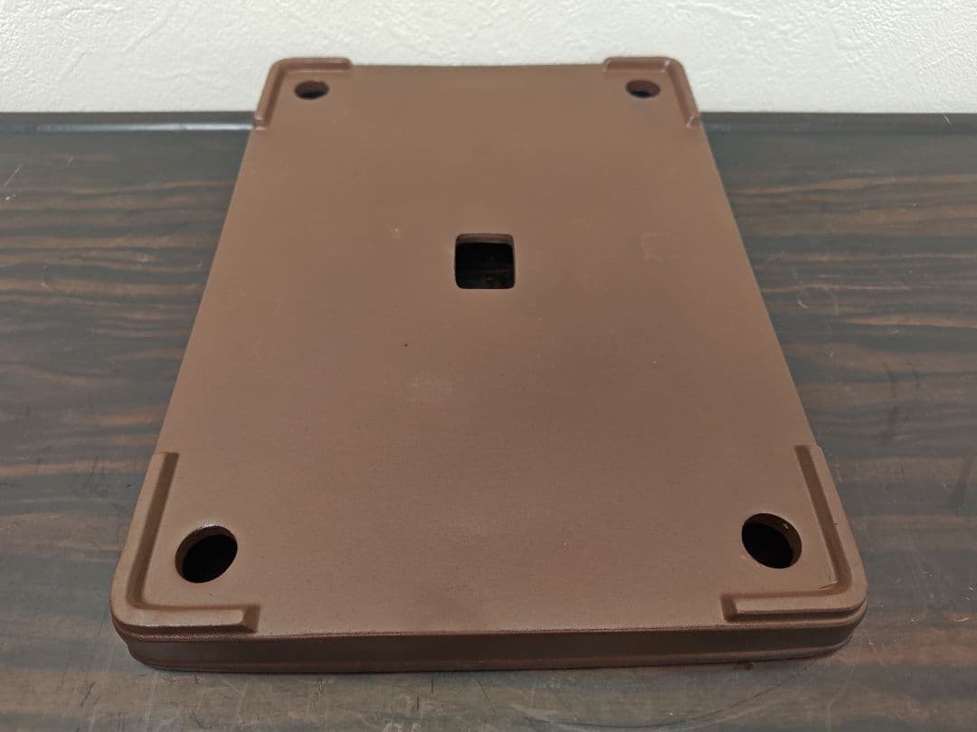 ブラウン長方形陶器製中型盆栽鉢　約31cm x 23cm×3cm 落款あり