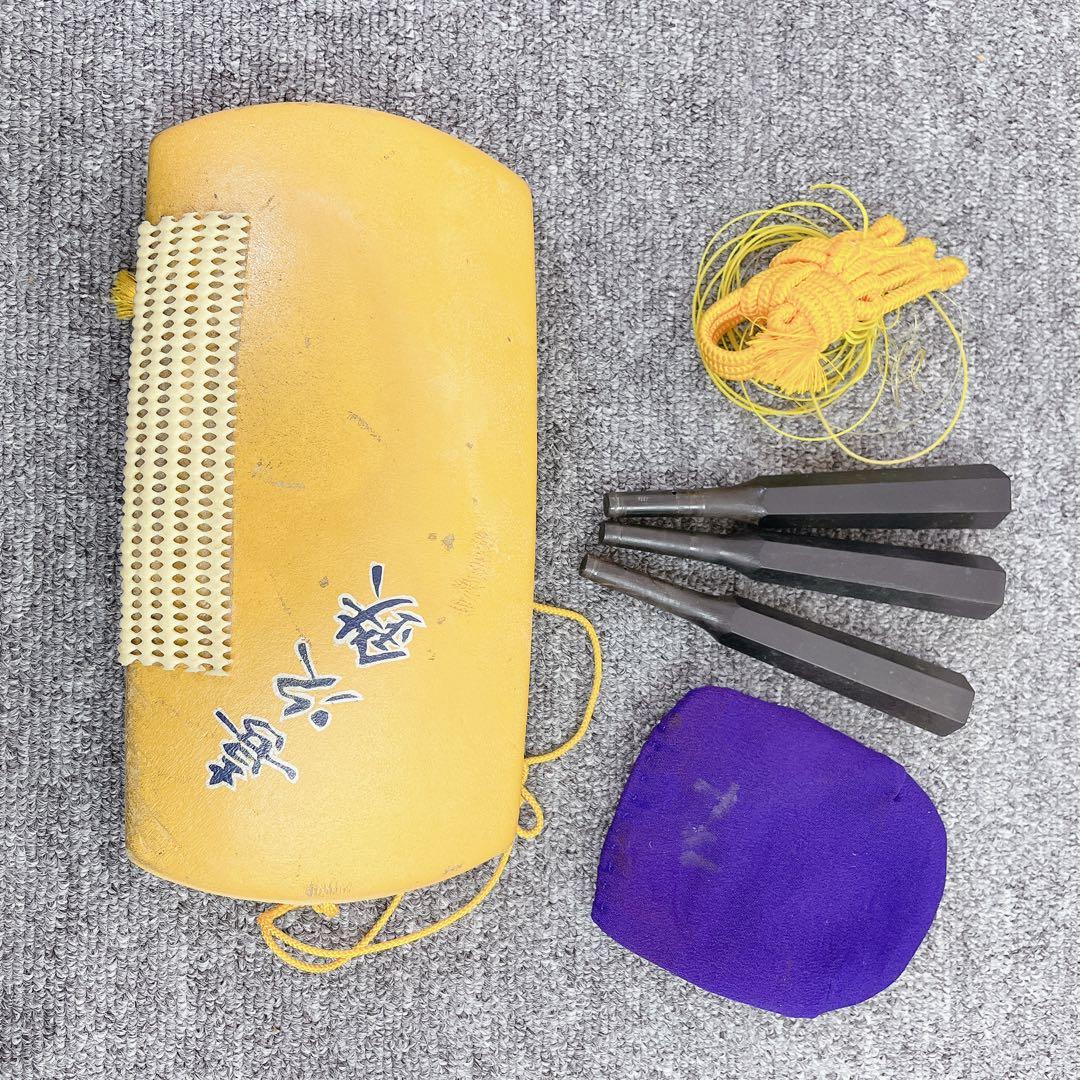 三味線 中棹 トチ 紅木 金細 東サワリ 段違い溝 綾杉彫り 和楽器