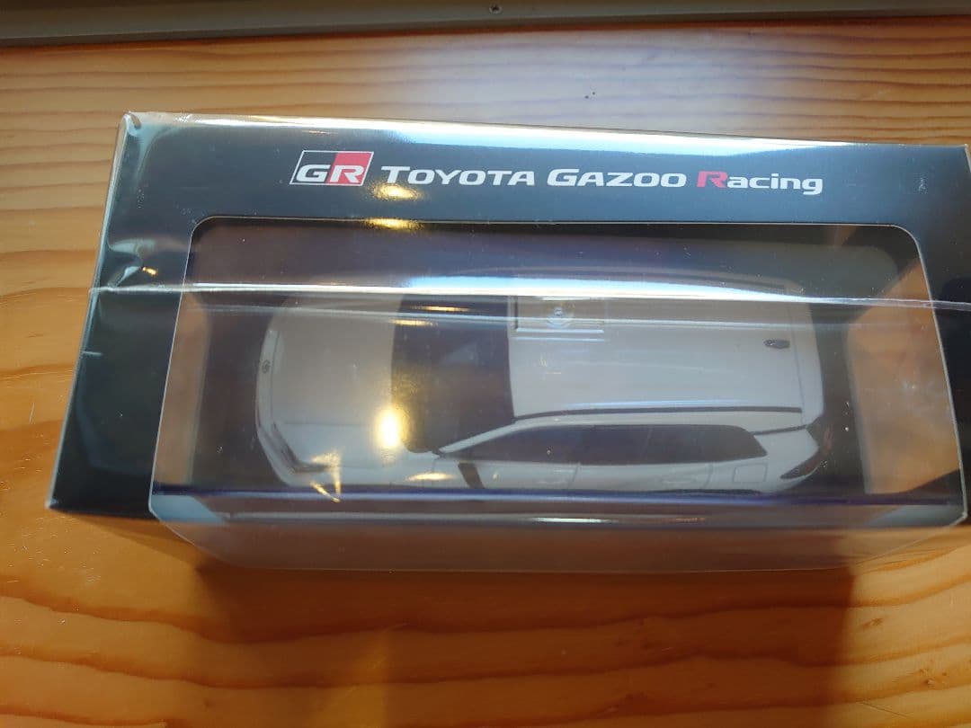 【2台】新型RAV4 GRスポーツ ブラックホワイト　ホワイト　カラーサンプル