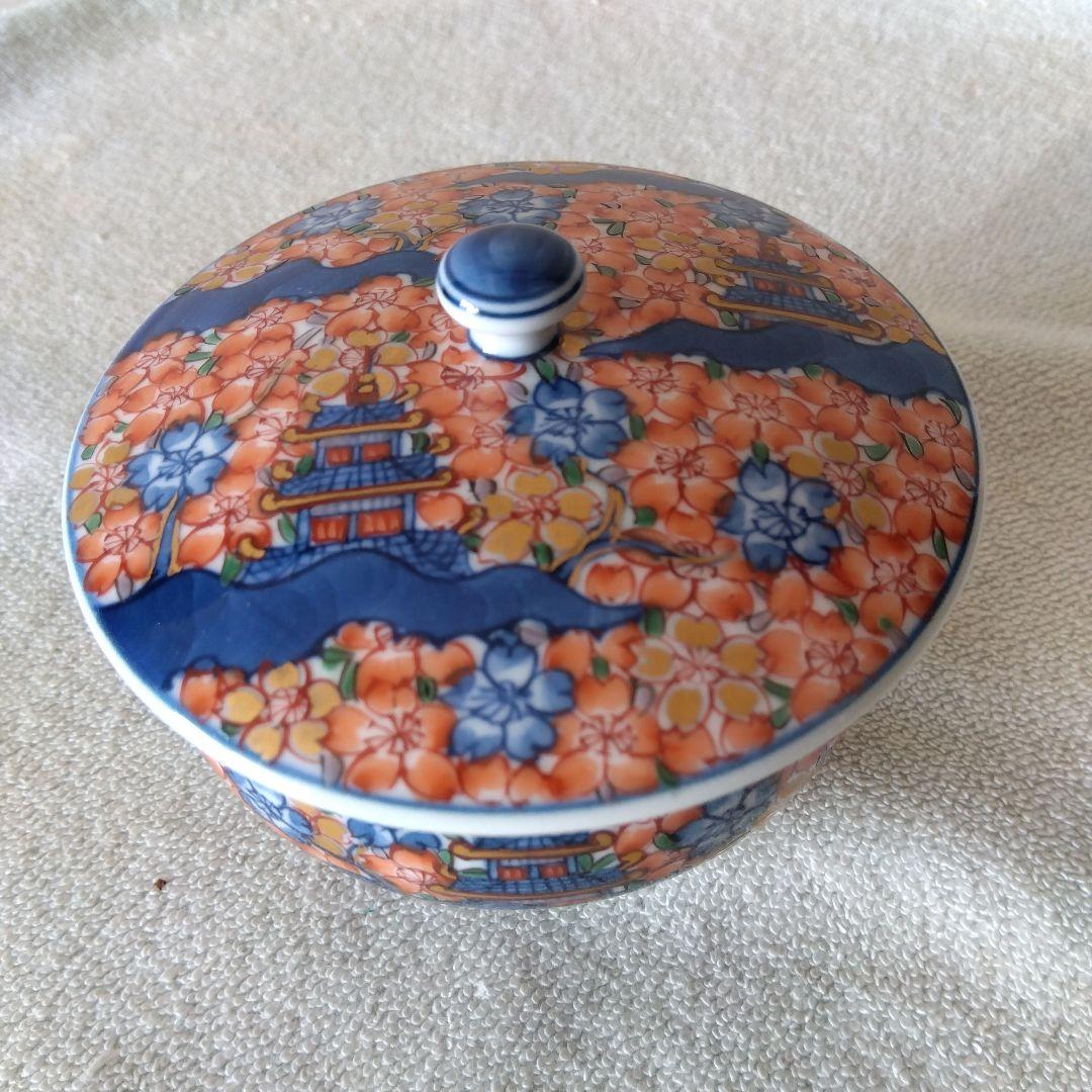 館林源右衛門作　染錦楼閣紋様蓋付湯呑