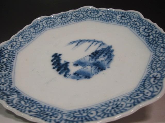 ★　古伊万里　染付たこ唐草文皿　趣ある品です★x685