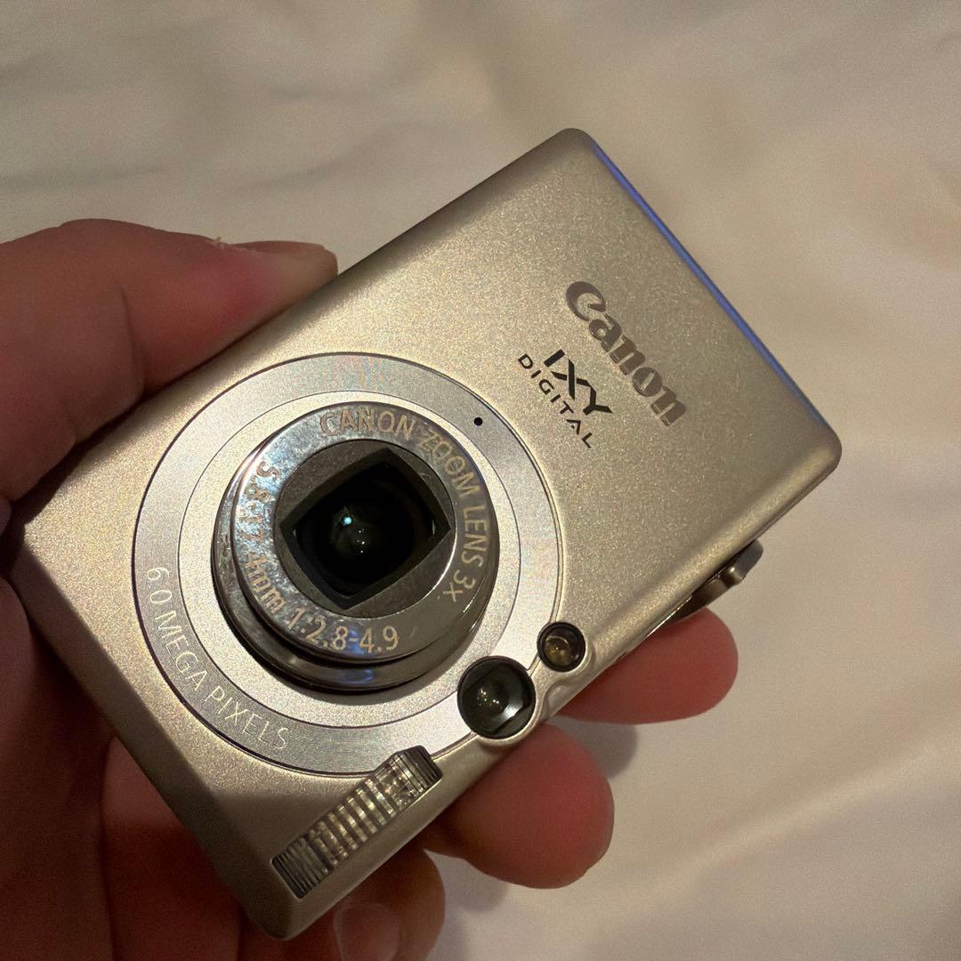 美品　canon&キャノン　ixy70 デジタルカメラ