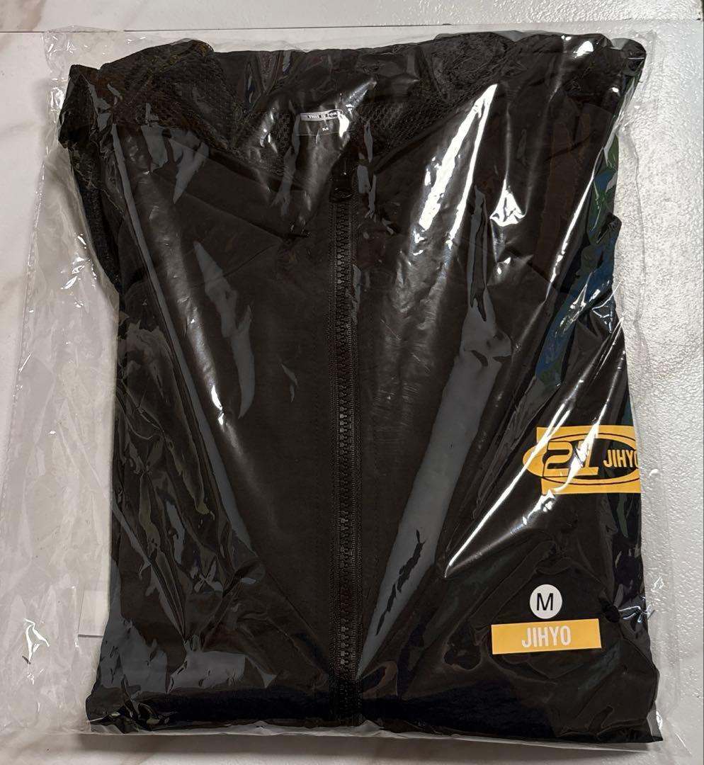 TWICE THIS IS FOR ジヒョ　ウィンドブレーカー M