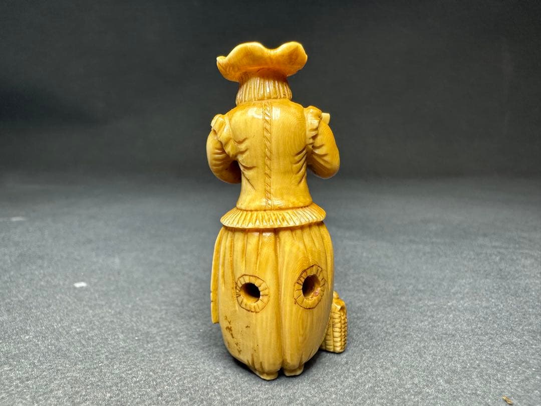 極上　根付　天然素材　アンティーク　和彫　置物　骨董　飾り物　古美術品