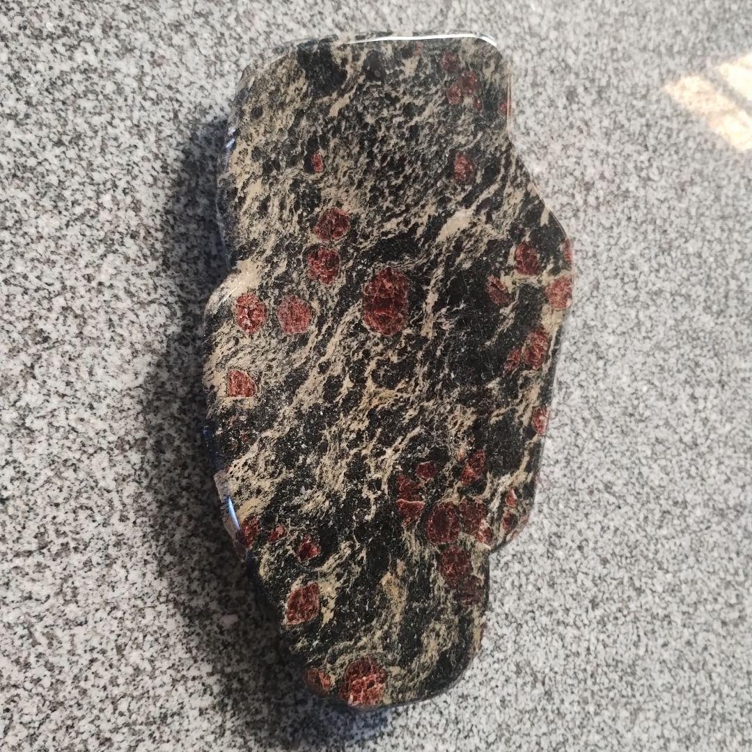 ザクロ石 柘榴石 愛媛県産 小皿加工 表面磨き