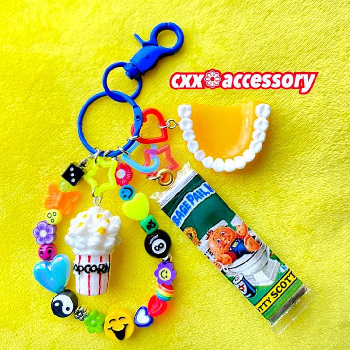 【k-6】ビーズキーホルダー キーリング❁ニコちゃん カラフル 個性的 派手