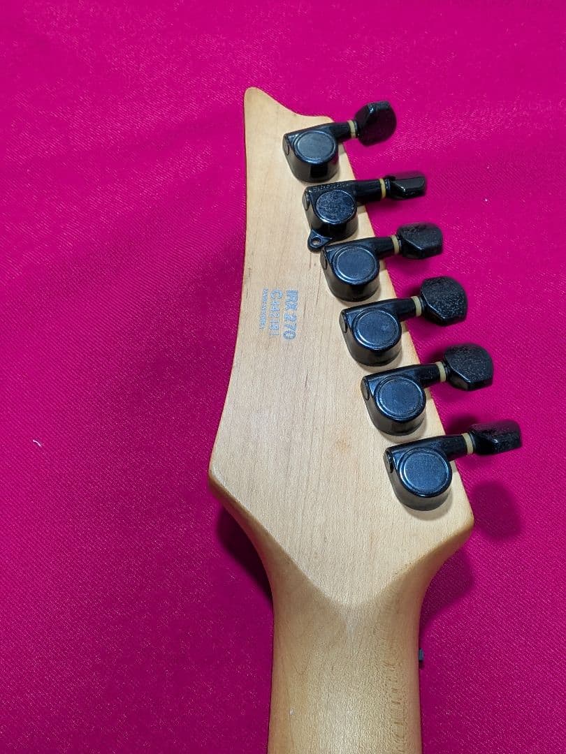 Ibanez ブラックエレキギター縄あり ギターケース付き