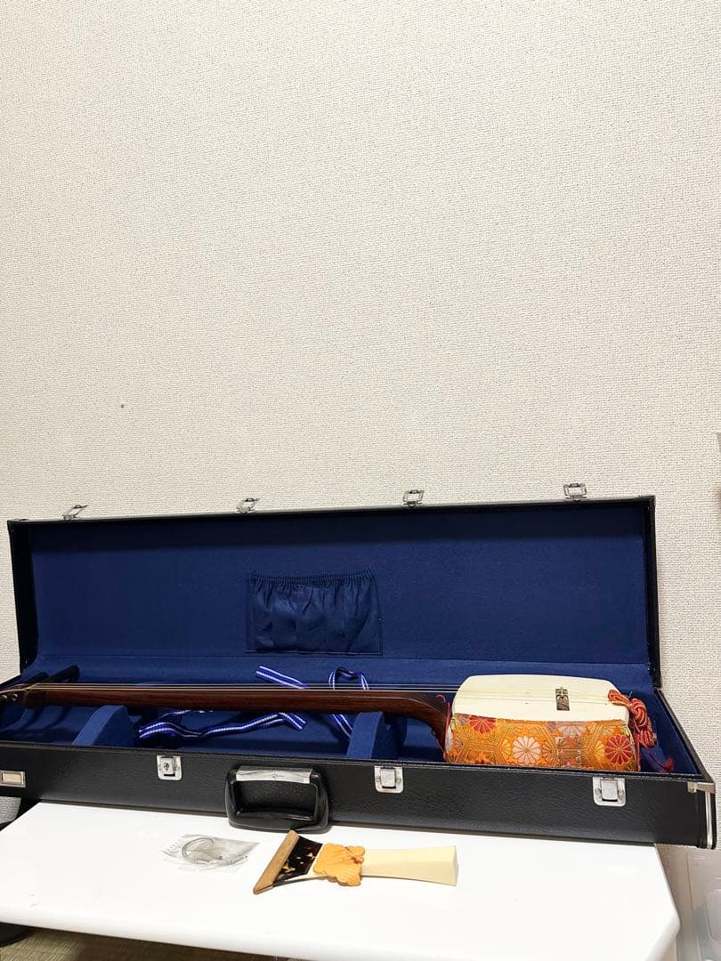 三味線 中棹 花梨棹 ハードケース付 バチ付 和楽器