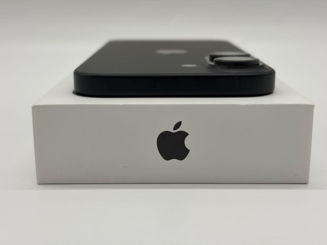 【美品】Apple iPhone16ブラック 本体（充電ケーブル新品）