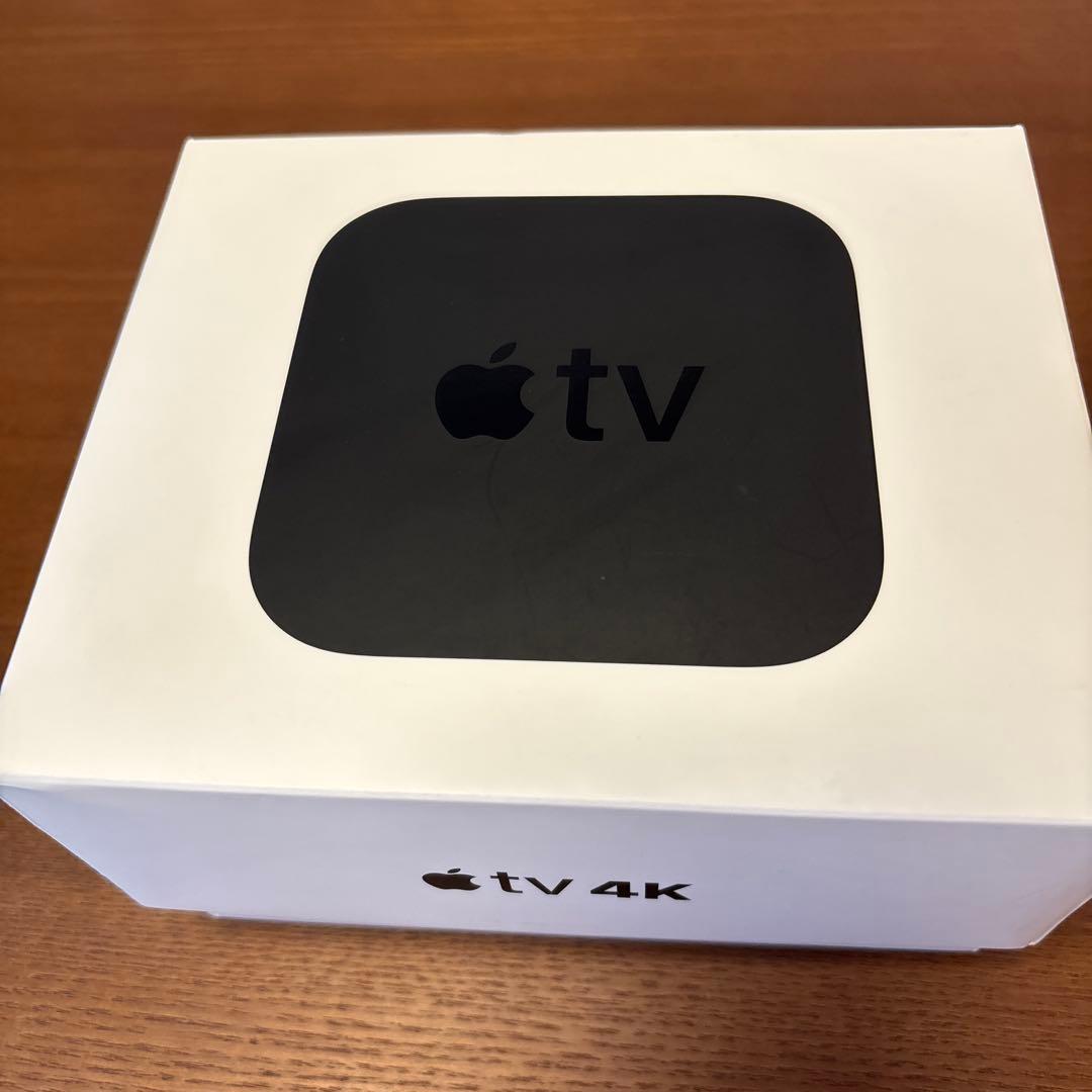 Apple TV 4K 本体とリモコン