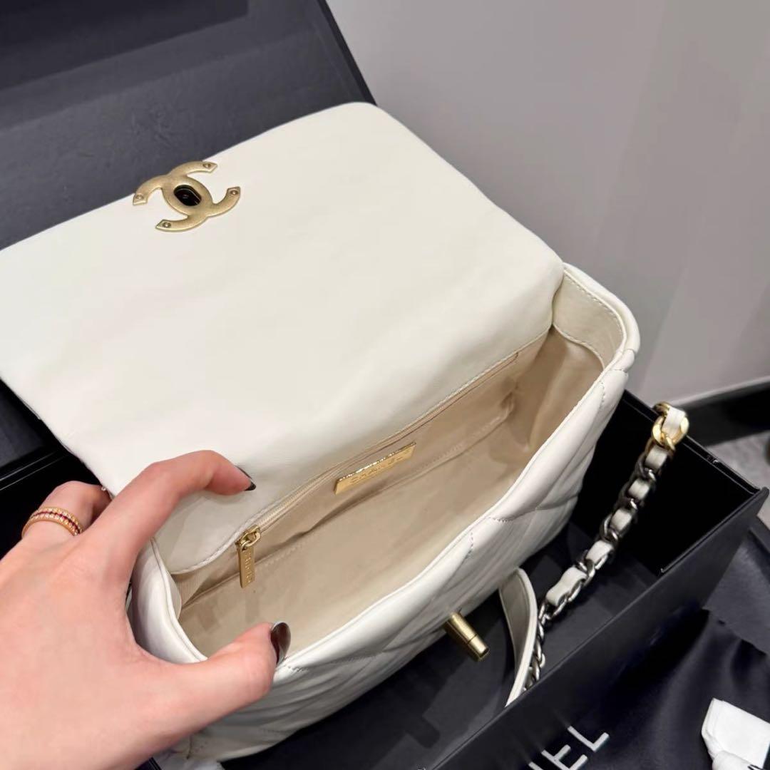 CHANEL 19bag ホワイト キルティング ショルダーバッグ