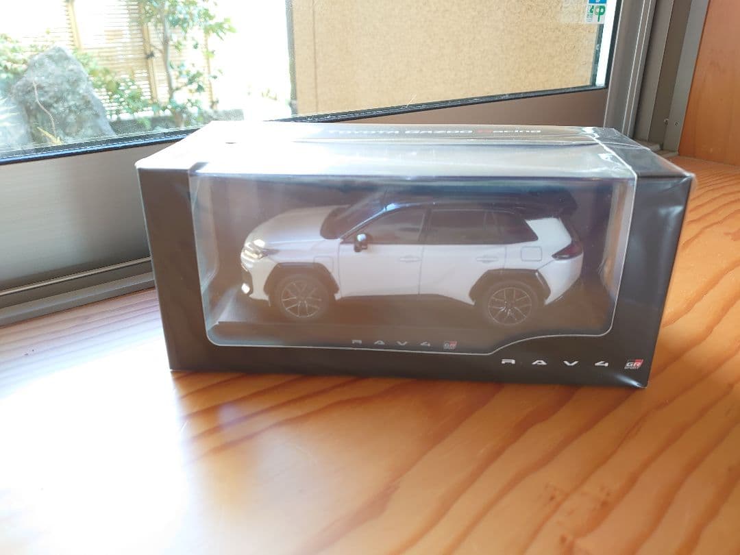 【2台】新型RAV4 GRスポーツ ブラックホワイト　ホワイト カラーサンプル