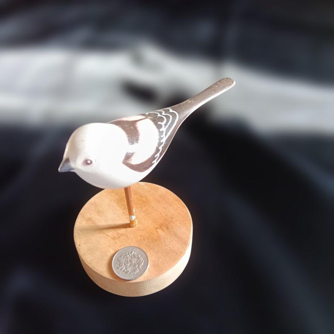 27.木製 鳥シマエナガの彫刻 小型