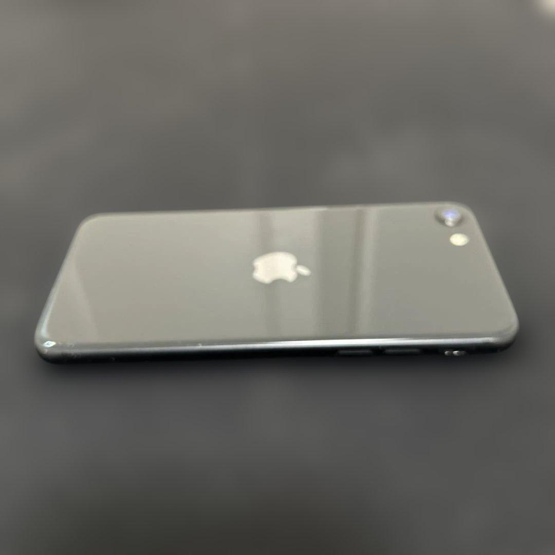 S*）様 iPhoneSE2 128GB ブラック 中古